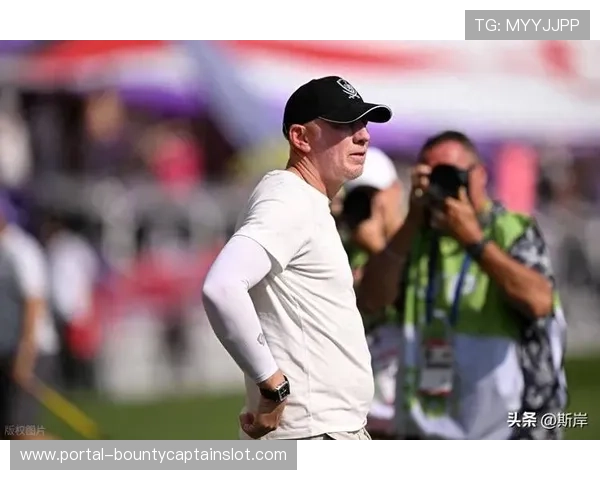 雷恩vs图卢兹中场控球权争夺，定位球成开场战术焦点